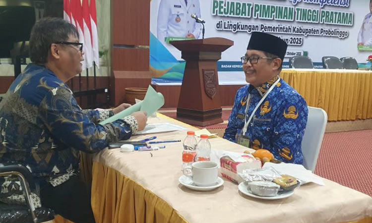 SYARAT WAJIB: Salah satu pejabat eselon II menjalani uji kompetensi atau job fit, Rabu (1/10) di ruang PRIC Mal Pelayanan Publik (MPP).