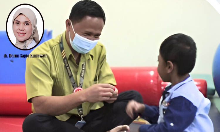 MUMPUNI: Layanan psikiatri di RSUD Bangil untuk anak dan remaja. Inset, Darmi Sapto Kurniawati , Tim Kerja RSUD Bangil,&rdquo;