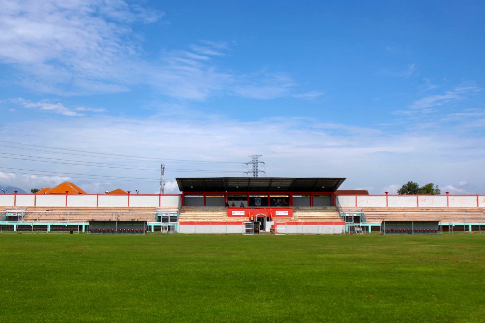 BAKAL DIREHAB: Stadion R Soedrasono Pogar yang akan dibenahi. Saat ini, Pemkab Pasuruan sudah mengalokasikan dana untuk DED sebagai tahap awal, permak stadion tersebut.