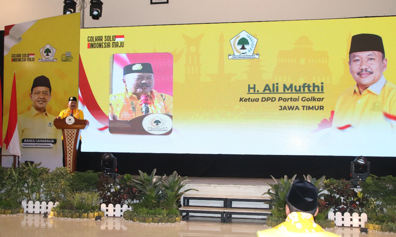 ARAHAN: Ketua DPD Partai Golkar Provinsi Jawa Timur Dr. H. Ali Mufti, S.Ag., M.Si. menyampaikan arahan.