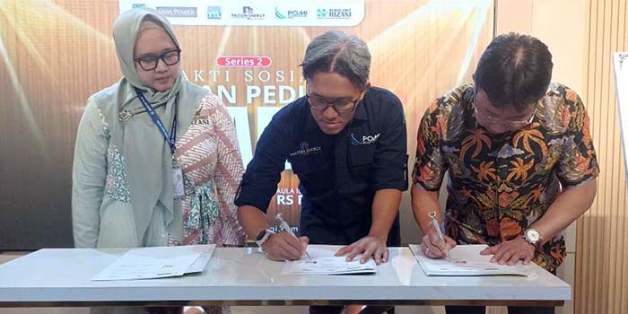 KERJA SAMA: CFO PT Paiton Energy Bayu Anggoro Widyanto; Technical Manager PT Jawa Power Andy Budiarto; dan Dr. dr. Mirrah Samiyah menandatangani perjanjian kerja sama bakti sosial katarak.