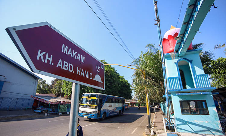 JALUR BUS: Salah satu bus umum yang melintas di wilayah Kota Pasuruan. Dishub Kota Pasuruan mengajukan agar bus Trans Jatim melintas di Pasuruan.