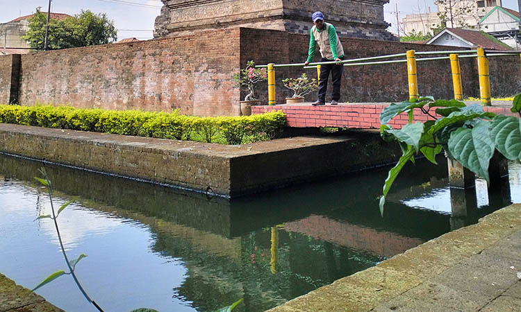 DIRAWAT: Keberadaan kolam itu bisa bertahan hingga sekarang, seiring dengan perawatan yang dilakukan.