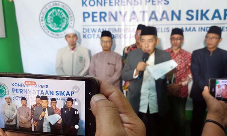Ketua MUI Kota Probolinggo beserta pengurus menyampaikan pernyataan sikapnya menolak perubahan Perda PDRD yang mencantumkan pajak hiburan malam.