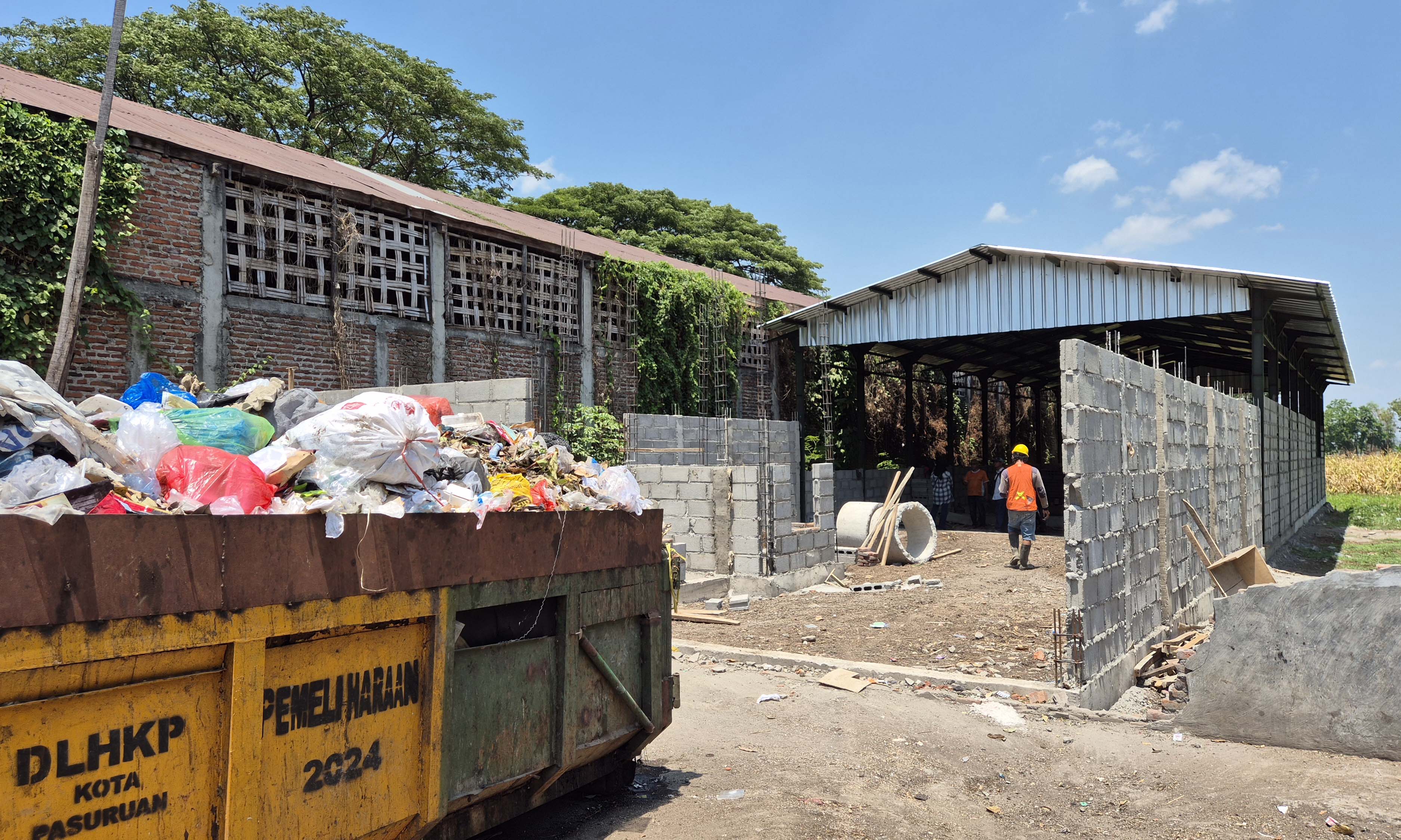 HAMPIR RAMPUNG: TPS 3R di Pohjentrek yang tengah digarap. Akhir bulan ini, ditargetkan bisa rampung.