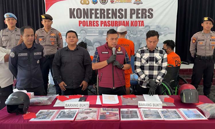 RILIS: Satreskrim Polres Pasuruan Kota saat merilis ungkap kasus curanmor di 13 TKP. Tiga pelaku ditangkap, 2 didor, 2 masih buron.