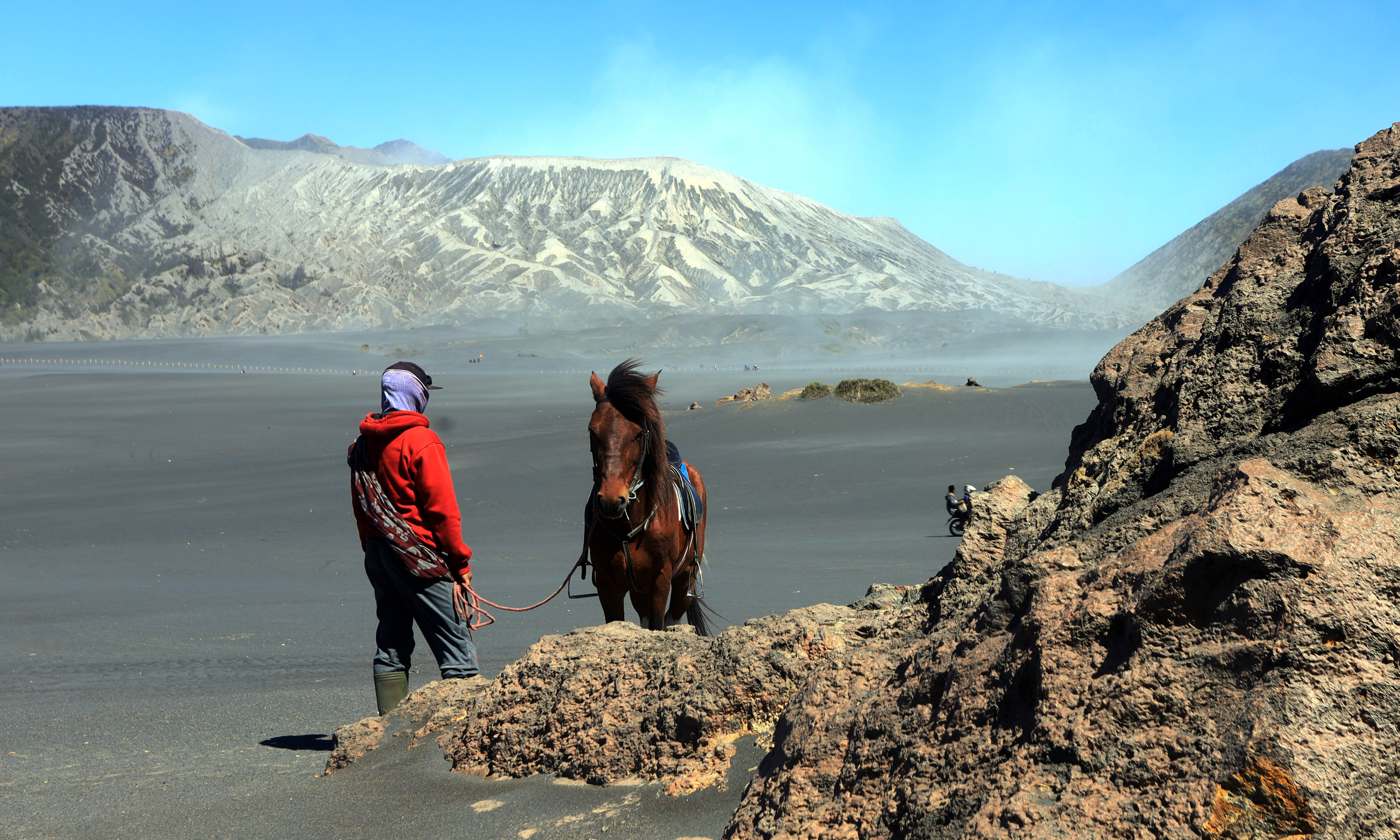 POTENSIAL: Keindahan Lautan Pasir di Bromo saat pagi hari. Lokasi dan banyaknya komunitas berkuda di wilayah ini membuat Pordasi berniat menggelar Kejurnas Berkuda Memanah