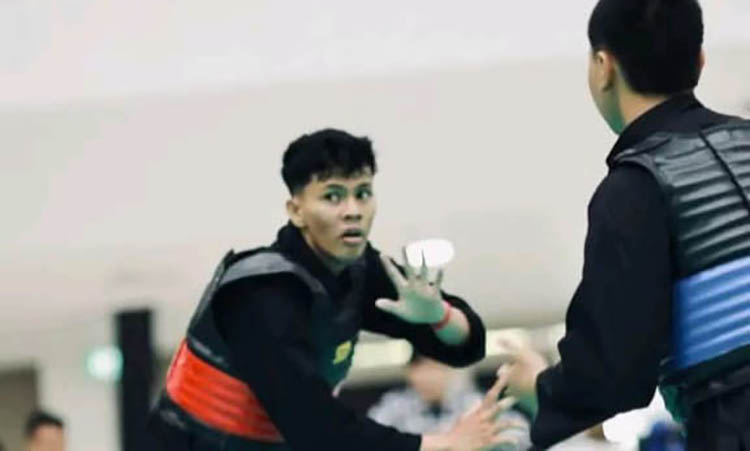 SIAP TANDING: Gaya Alvin Rizqullah saat bertanding di sebuah kejuaraan. Pesilat asal Pandaan ini tengah mengikuti ajang Pekan Olahraga Nasional Beladiri di Kudus.