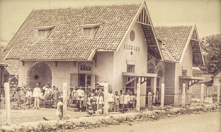 KENANGAN: Bangunan Stasiun Alkmaar yang sempat berdiri saat era kolonial Belanda. Bangunan tersebut telah bertransformasi menjadi bangunan-bangunan masa kini.