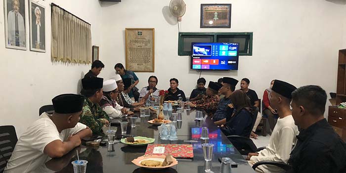 Suasana pertemuan perwakilan PCNU Kota Probolinggo bersama Fadil (dua dari kanan). (Inneke Agustin/ Radar Bromo)