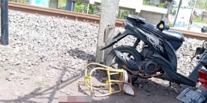 LOKASI: Perlintasan di Dusun Krajan, Desa Oro-Oro Ombo Wetan, Kecamatan Rembang, yang menjadi lokasi sekeluarga tertabrak KA, Selasa (28/10) siang.