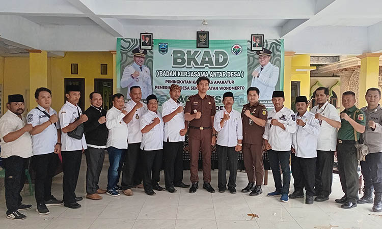 TAAT HUKUM: Para Kepala Desa se-Kecamatan Wonomerto siap mengimplementasikan Jaga Desa