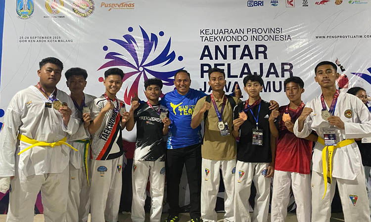 BIKIN BANGGA: Atlet taekwondo Kota Pasuruan yang mengikuti ajang kejurprov taekwondo antarpelajar. Sebagian dari mereka adalah santri Bayt Al Hikmah yang ikut menyumbang medali