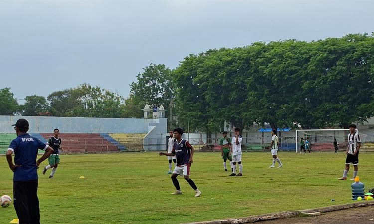 LEBIH AWAL: Seleksi pemain yang dilakukan Askot PSSI Pasuruan untuk menjaring pemain Persekap.