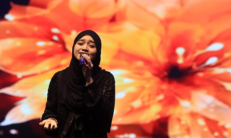 5.	DITUNGGU: Penampilan Veve Zulfikar dan band Kalijogo di acara pembukaan pekan raya santri kabupaten pasuruan 2025 yang dinanti-nanti penonton.