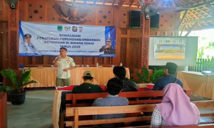 AGAR PUBLIK TAHU: Sosialiasi tentang bahaya rokok ilegal yang dilakukan Satpol PP.