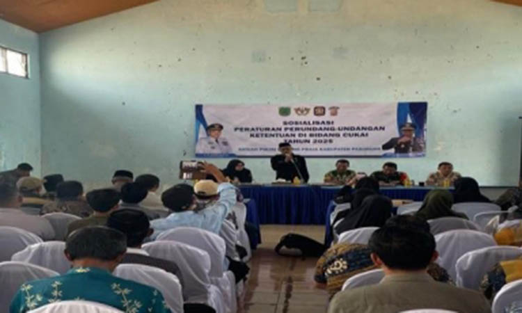 AGAR PUBLIK TAHU: Sosialiasi tentang bahaya rokok ilegal yang dilakukan Satpol PP.