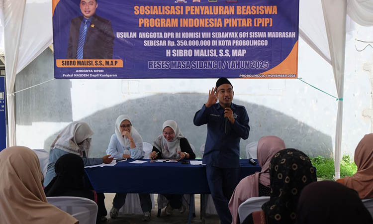 KAWAL PENDIDIKAN: H. Sibro Malisi, S.S., M.A.P, Ketua Fraksi NasDem saat reses masa persidangan 1 tahun 2025.