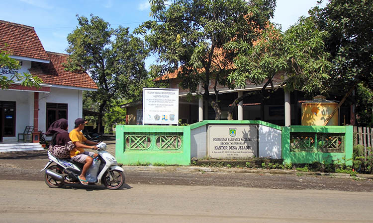 PEMERINTAHAN: Kantor Desa Jeladri, Kecamatan Winongan, Kabupaten Pasuruan. Sebelum menjadi desa, dahulu kawasan setempat merupakan hutan yang menjadi tempat pelarian warga dari penjajah.