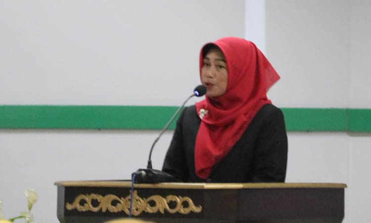 AMANAH: Kepala Disdikbud Kabupaten Pasuruan, Tri Krisni Astuti berpesan agar PPPK menjaga profesionalisme dan etika kerja.