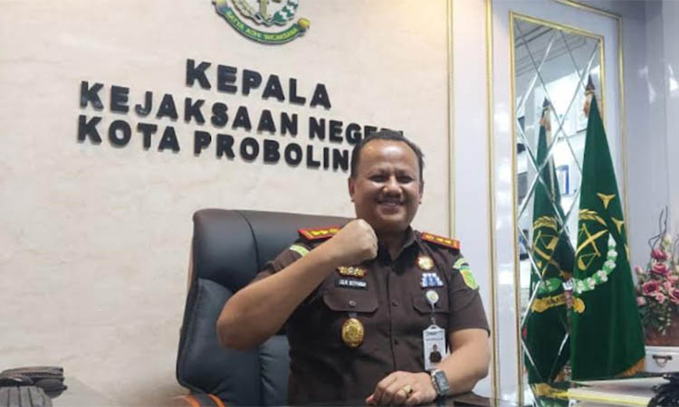 BANYAK PENGALAMAN: Lilik Setiawan saat ditemui di ruangan kerjanya Rabu (12/11) sore.