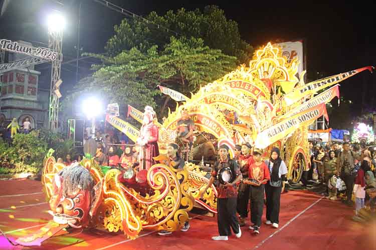 KHAS PROBOLINGGO: Seni music dug-dug di Kota Probolinggo, berkembang pesat. Karena itu, Pemkot menginisiasi dengan menggelar festival sebagai wadah melestarikan kebudayaan khas Kota Probolinggo.