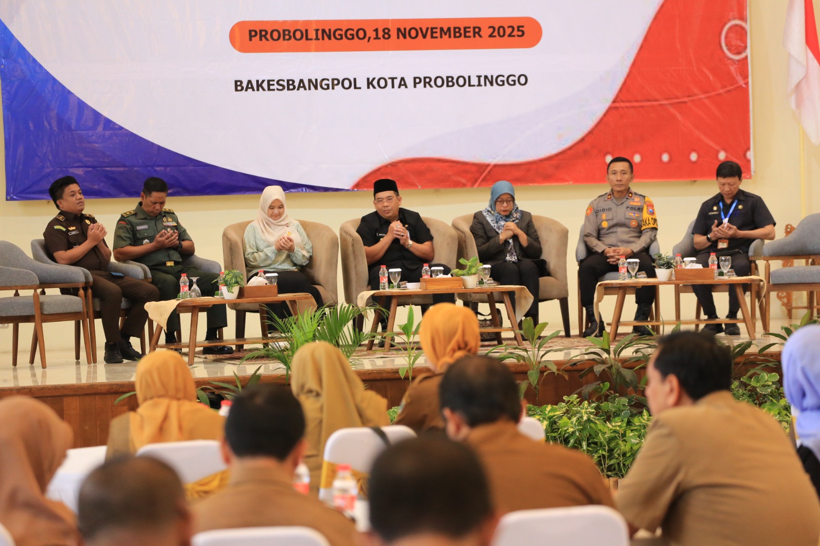 DIALOG: Pemerintah Kota (Pemkot) Probolinggo melalui fasilitasi Bakesbangpol sukses menggelar Dialog Interaktif Peningkatan Komunikasi Bersama Forkopimda dengan Aparatur Negara dan Masyarakat.