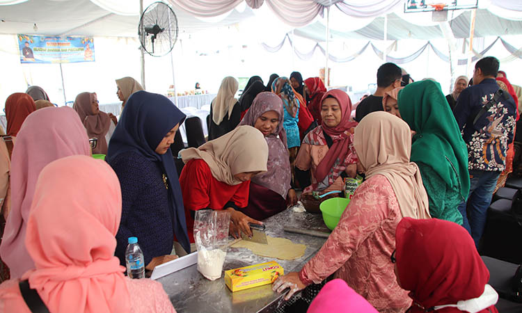 PELATIHAN: Pelatihan olahan mangga di Probolinggo Pesta Mangga 2025 yang diikuti 45 kelompok tani  dan 5 orang UMKM mendorong masyarakat lebih produktif dan kreatif.