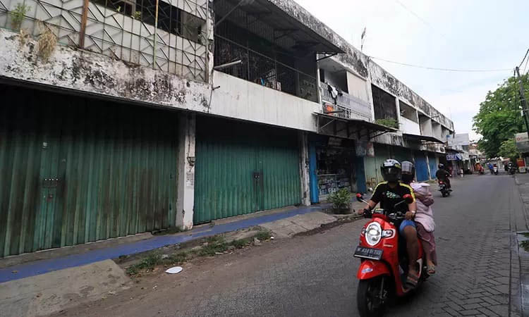 STRATEGIS: Deretan ruko yang ada di Plaza Bangil. Sejumlah ruko di wilayah setempat, tak dimanfaatkan.