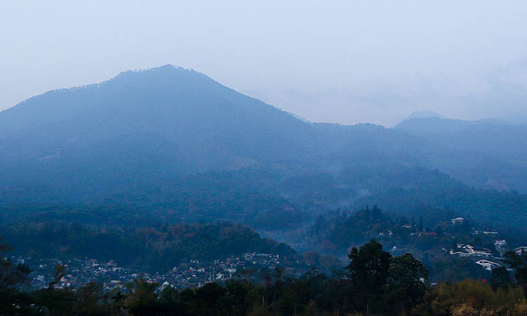 BERKABUT: Kawasan Gunung Arjuno-Welirang yang kerap menjadi jujukan para pendaki. Selama cuaca ekstrem, jalur pendakian Arjuno-Welirang ditutup sementara.