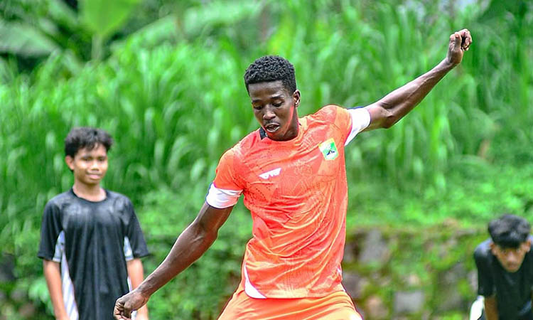 ON FIRE: Gelandang Persekabpas Tasser yang diharapkan jadi tumpuan Persekabpas untuk menghadapi Gresik United sore nanti.