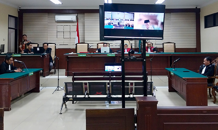 DIVONIS BERSALAH : Sidang perkara tindak pidana korupsi pembangunan gedung SMPI Ulul Albab. Abd Wasik divonis empat tahun penjara.