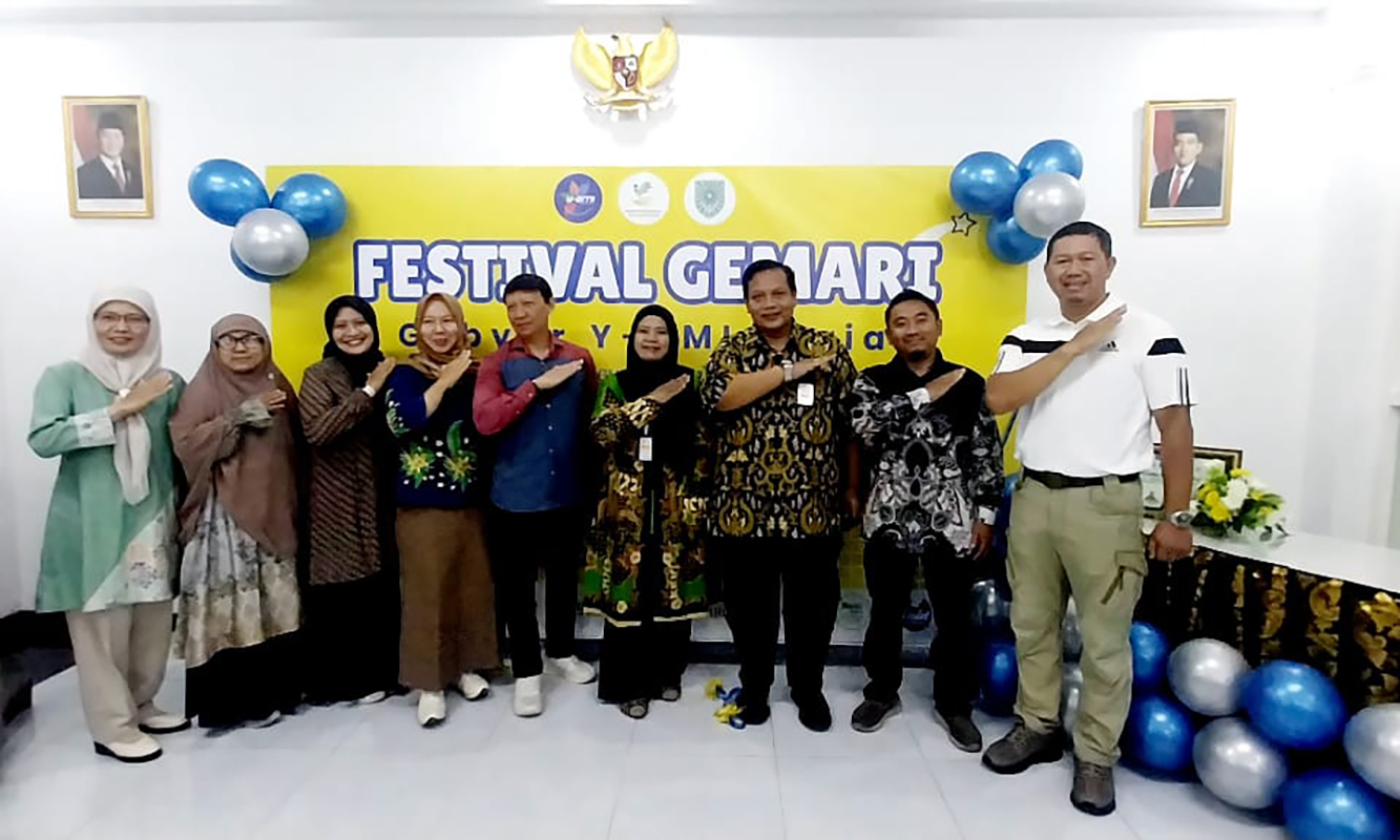 SEREMONIAL: Pembukaan Festival Y- AMI : Gebyar Y-AMI Ceria ditandai dengan pengguntingan pita bersama undangan VIP di Gedung Nyai Walidah Kota Probolinggo, Sabtu (29/11).