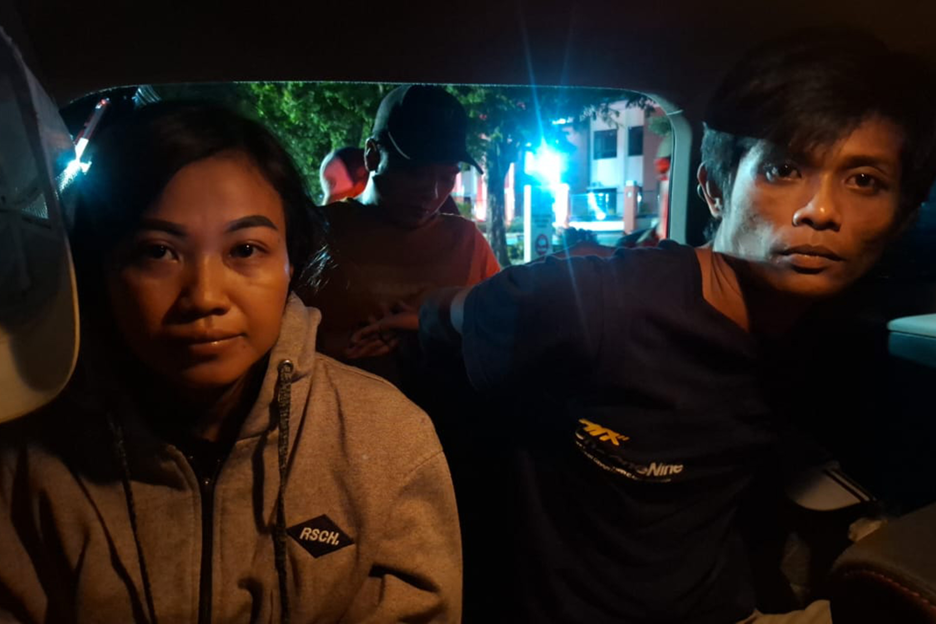 TERSANGKA: Pasutri asal Sedati, Sidoarjo saat diamankan Jatanras Polda Jatim.