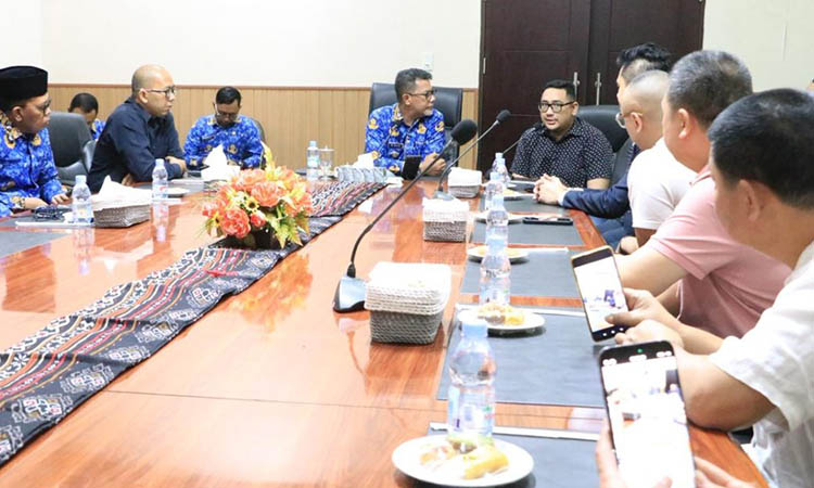 KERJASAMA: Bupati Probolinggo Mohammad Haris menerima kedatangan 10 investor asal Tiongkok di ruang kerja Bupati Probolinggo beberapa waktu lalu.