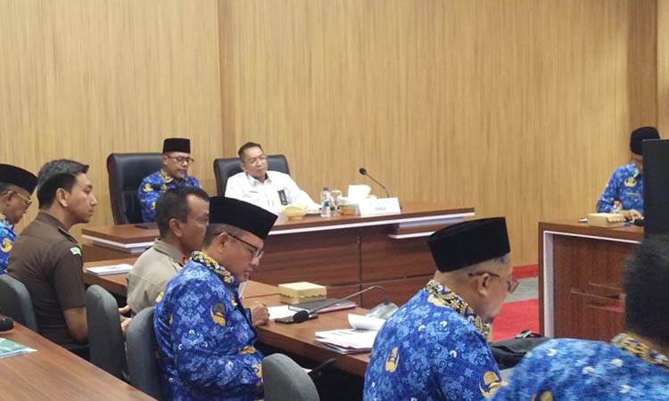 SERIUS: Rakor persiapan Nataru 2025-2026 di kantor Bupati Probolinggo, Senin (1/12) lalu.