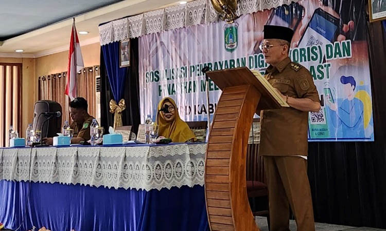BIAR PAHAM: Wakil Bupati Pasuruan, H.M. Shobih Asrori memberikan sambutan di acara Sosialisasi Pembayaran Digital (QRIS) Dan Penagihan Melalui WhatsApp Blast.