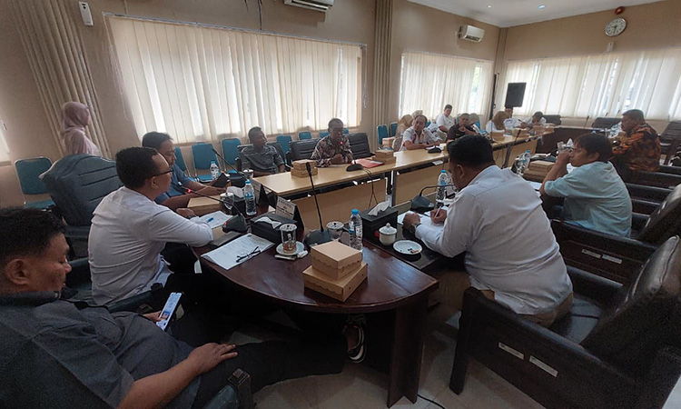 RDP: Suasana RDP membahas soal pesangon kecil dari 2 eks karyawan PT GSD by Telkom di kantor DPRD Kota Probolinggo.