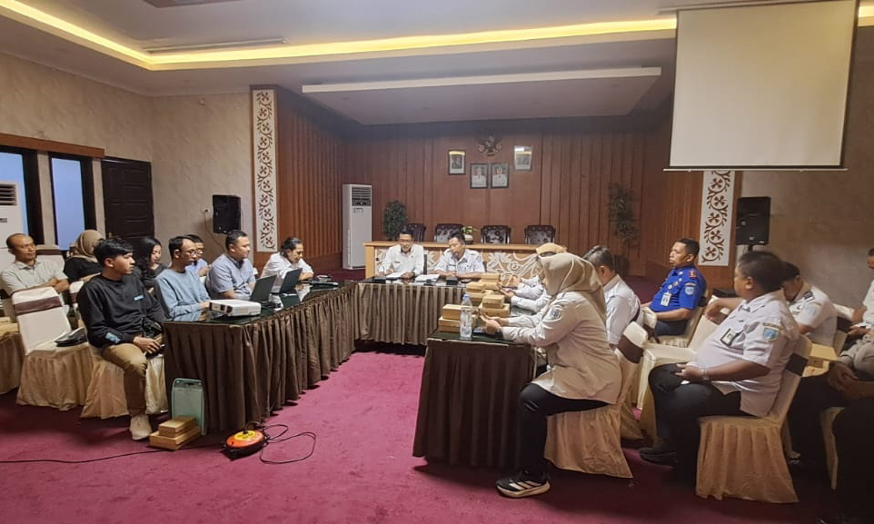 RAKOR: Rapat koordinasi Tim Pertimbangan Teknis Perizinan dilakukan bersama pemohon sebelum dilakukan pemasangan tiang dan kabel.
