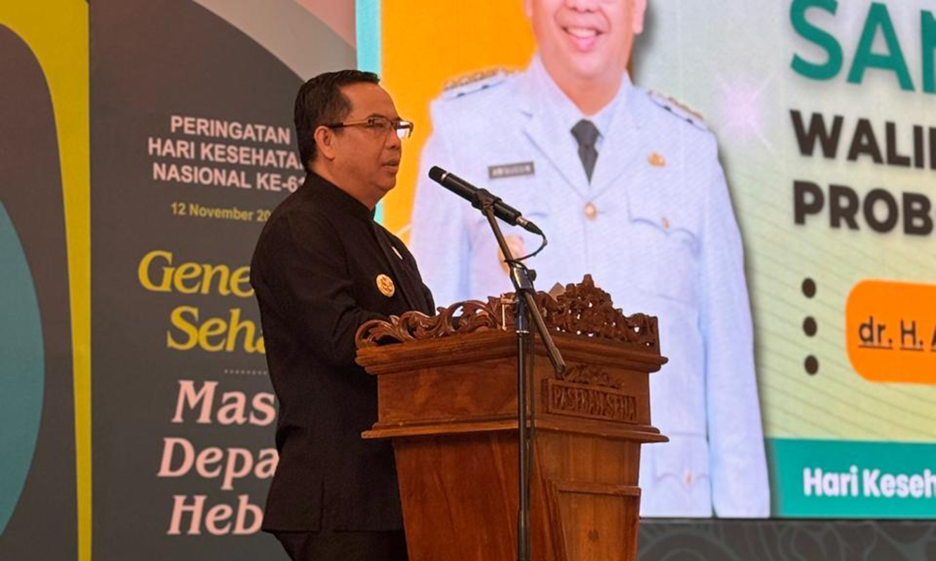 ARAHAN: Wali Kota Probolinggo dr. Aminuddin Sp.OG (K)., M.Kes. menyampaikan arahan dalam Puncak HKN ke-61 Tahun 2025.