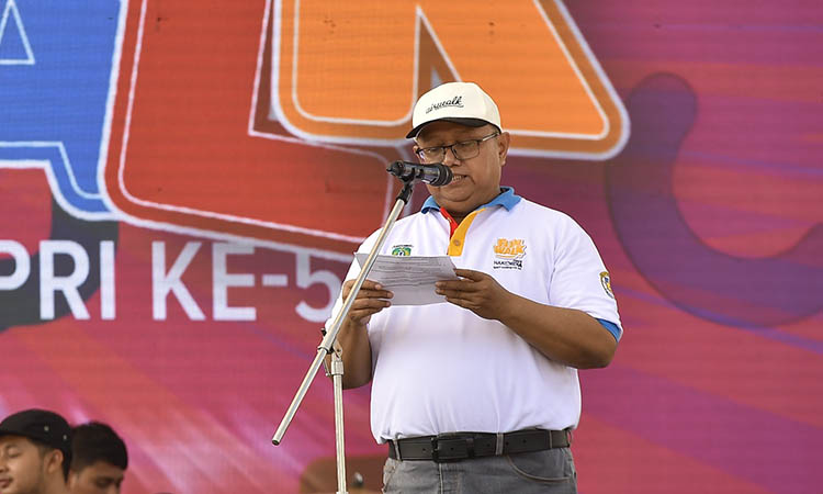 KOMITMEN BERSAMA: Inspektur Kabupaten Pasuruan, Rachmat Syarifuddin saat mengajak seluruh jajaran Pemkab Pasuruan untuk kuatkan komitmen antikorupsi dan tingkatkan integritas.