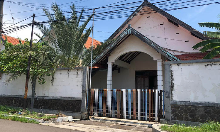 EKS PABRIK: Lokasi rumah pimpinan perusahaan di area Pabrik Simping di Jalan Ikan Cucut 10, Kelurahan/Kecamatan Mayangan.