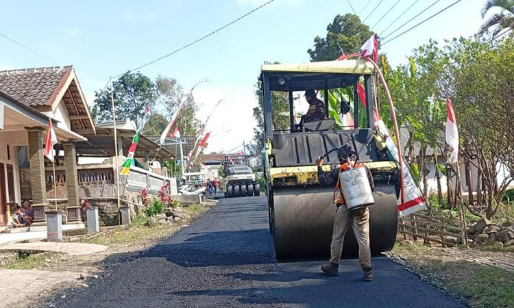 MULUS: Perbaikan jalan di Kabupaten Probolinggo tepatnya di ruas Jalan Krucil-Tambelang sepanjang 3.083 meter yang sudah dituntaskan.