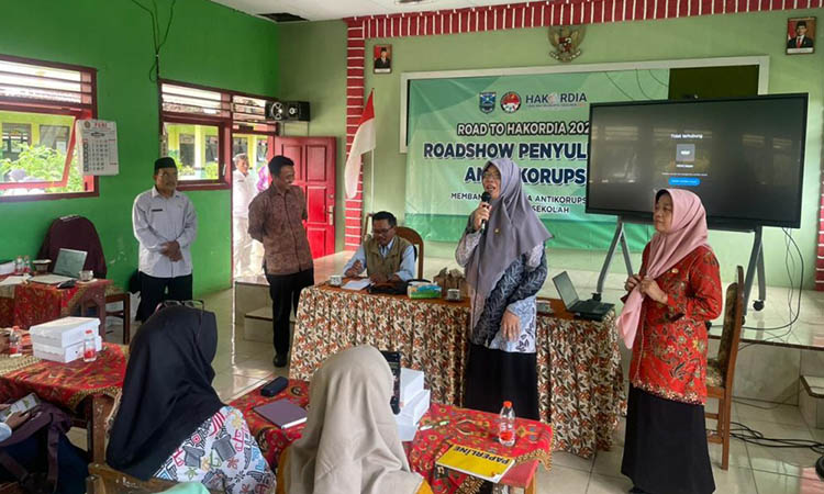 ANTIKORUPSI: Road show penyuluhan antikorupsi di SDN Pabean Kecamatan Dringu beberapa waktu lalu.