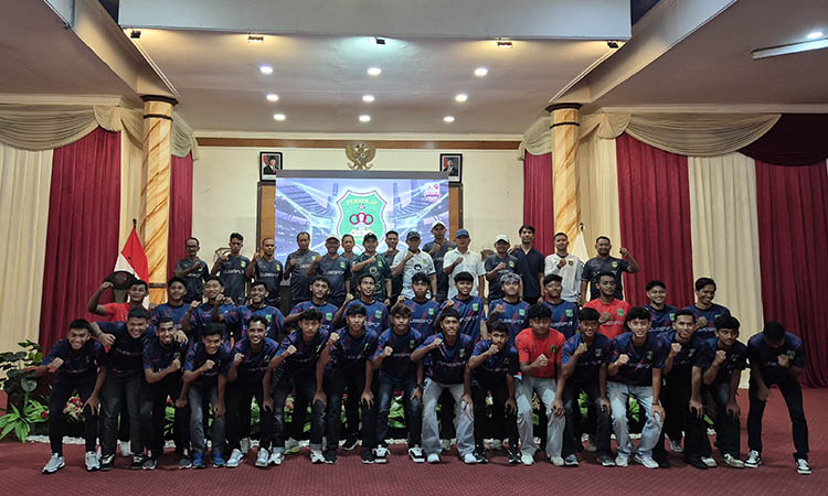 BAKAL BERKOMPETISI: Skuad Persekap saat dilaunching di Gedung Gradhika, pagi kemarin (7/12).