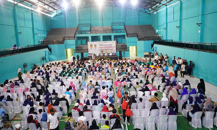 SEMARAK: Suasana puncak peringatan HDI di Gor A Yani, Kota Probolinggo.