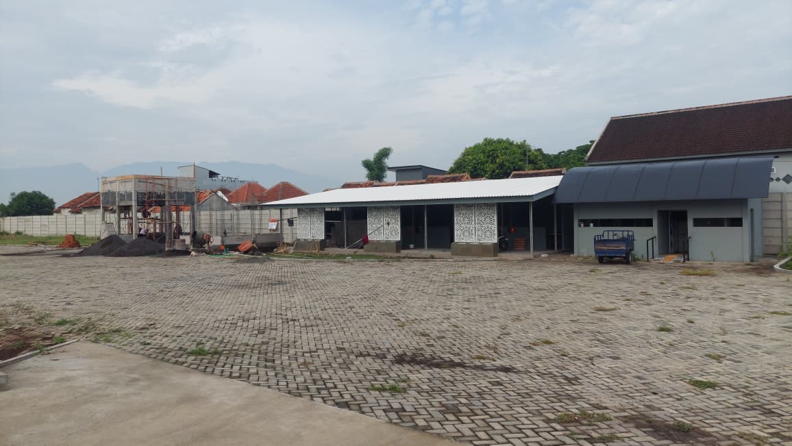 TUNGGU SARPRAS: Rest Area dan Gerai UMKM di depan Terminal Bayuangga Kota Probolinggo sudah setahun belum difungsikan.
