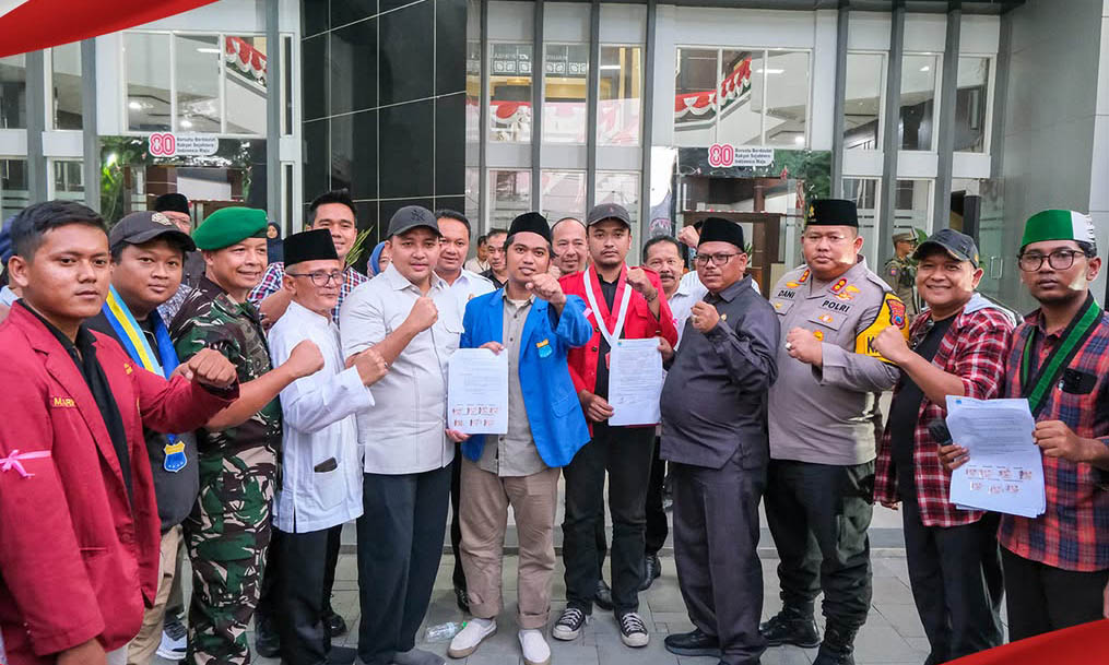 TERBUKA: Jajaran pimpinan dan anggota DPRD beserta Forkopimda menerima aspirasi dari elemen mahasiswa, Kantor DPRD membuka secara luas bagi masyarakat yang ingin menyampaikan aspirasi.