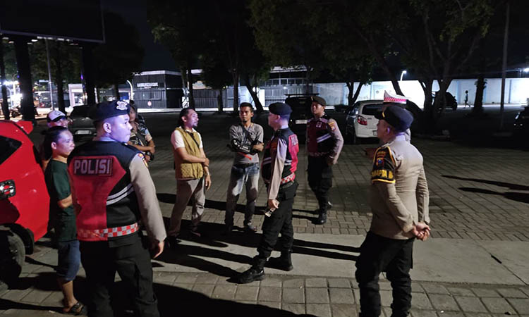 HARUS AMAN: Anggota Polres Probolinggo melaksanakan patroli di wilayah rawan. Hal ini dilakukan untuk menjaga stabilitas keamanan dan ketertiban masyarakat