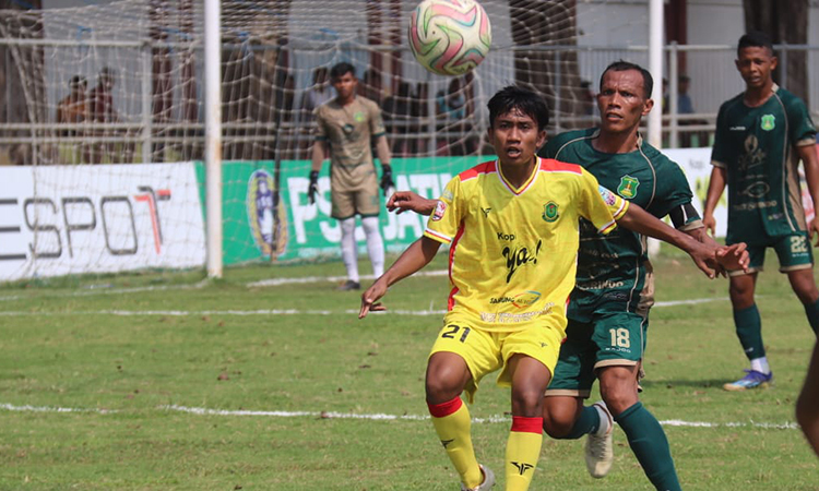 SANG KAPTEN: Defender Persekap Amir Mahmud yang selalu disiplin menjaga pertahanan dan hingga kini Persekap belum pernah kebobolan.